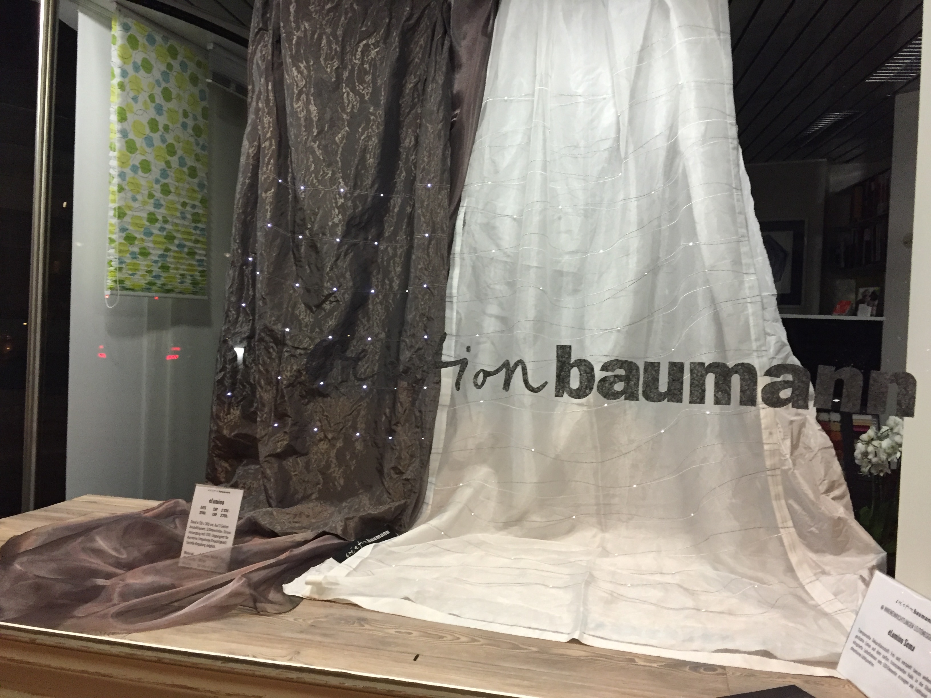 ELUMINO – der exklusive leuchtende Textilvorhang von Creation Baumann